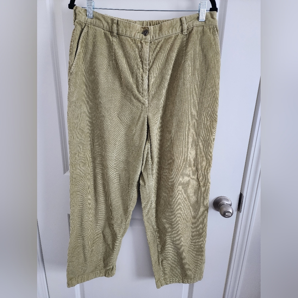 L.L. Bean Women's Celery Colored Corduroy Pants In Size 16 Petite
